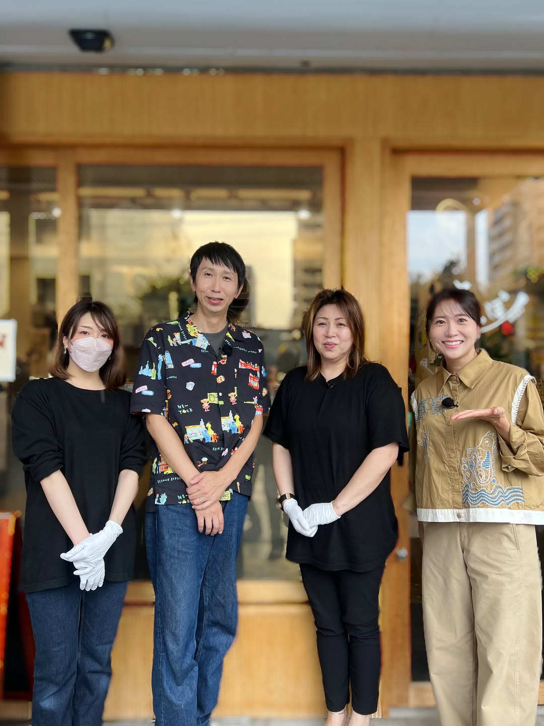 RCCテレビ「イマナマ!」の収録で、きっぽの店頭にて記念撮影